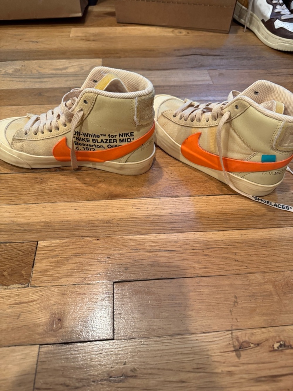 Nike/Off White collab High-Top Sneakers in Cream with Bright Orange Swoosh - Picture 3 of 8